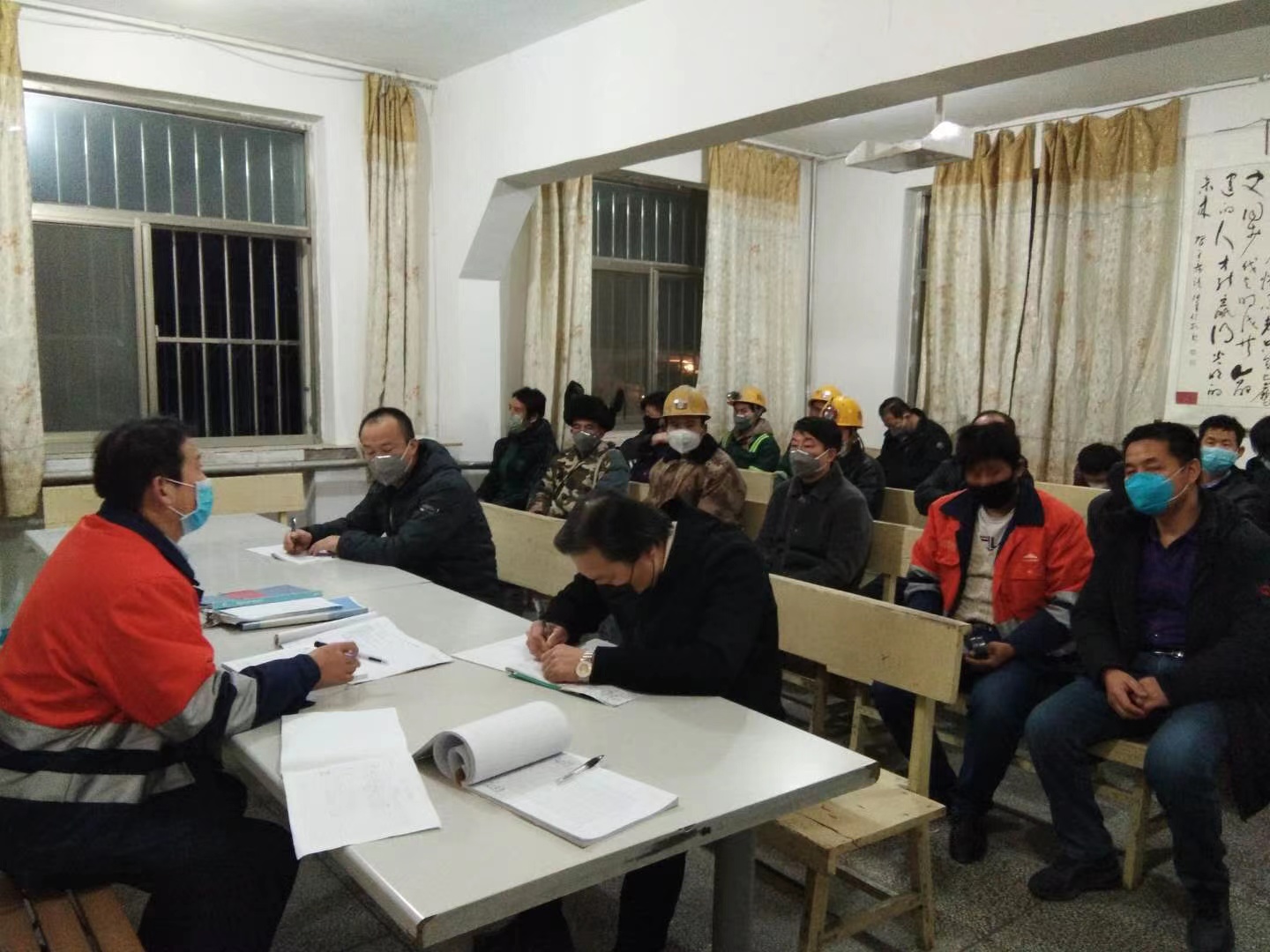 开会戴口罩.jpg