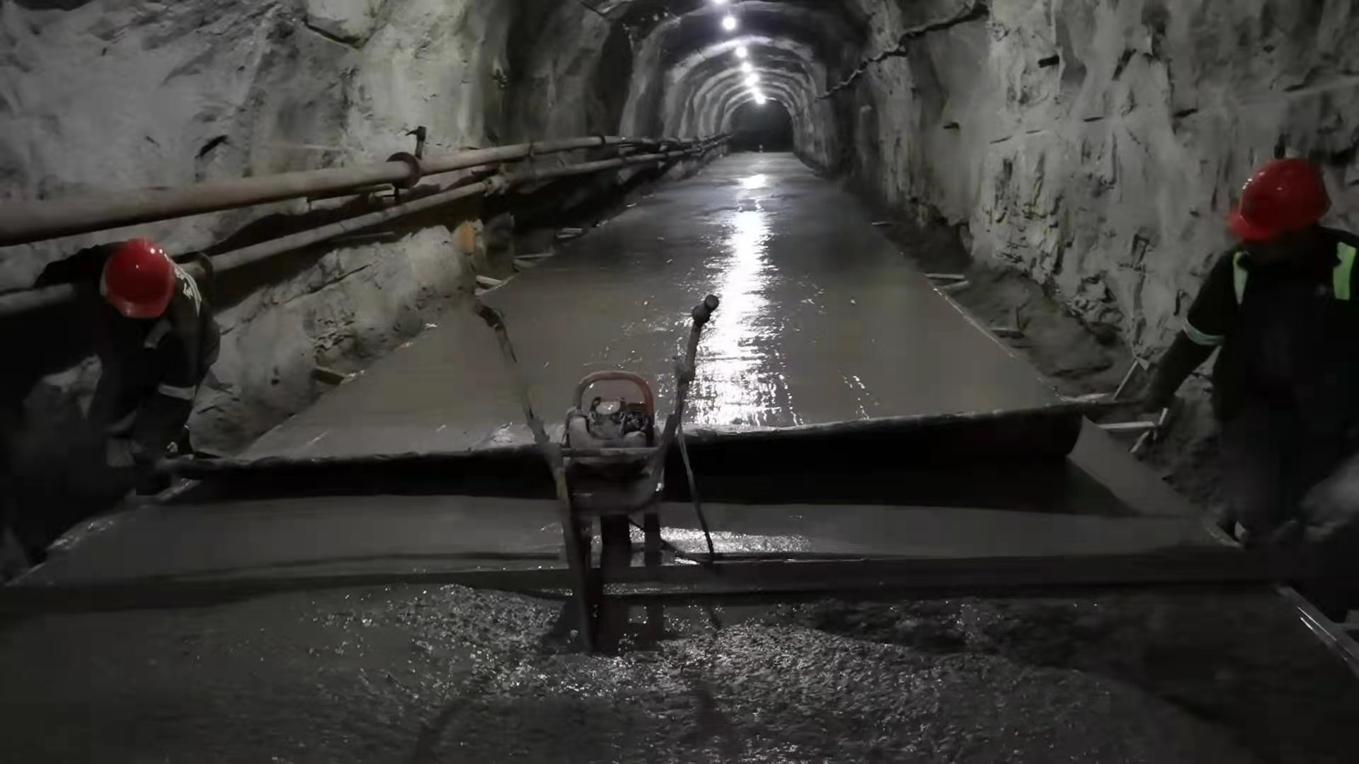 斜坡道路面硬化4.jpg
