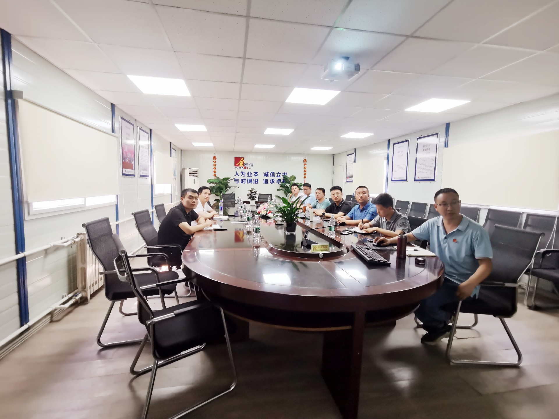 参观3_副本.jpg